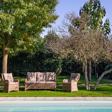 Giardino Lucca Heated Pool, 2 Miles Lucca Villa